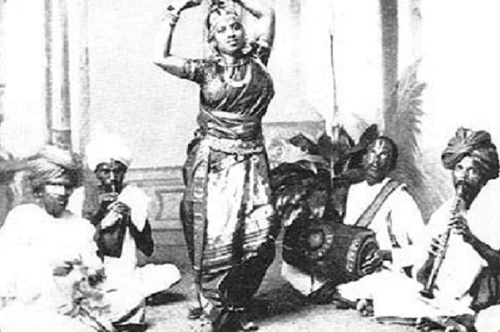 DEVADASI SYSTEM IN TAMIL NADU –A SYSTEM OF PAST IN ECLIPSE AND  REVIVAL IN BHARATHA NATYAM