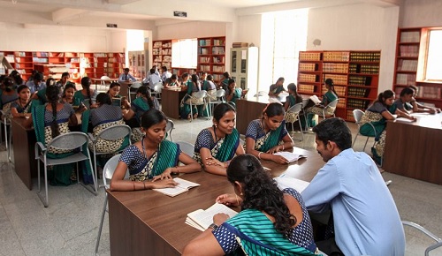 शिक्षण शास्त्र महाविद्यालय (बी.एड) छात्राध्यापकांना  इतिहास विषयाच्या सराव पाठ घेताना येणाऱ्या समस्यांचा  अभ्यास