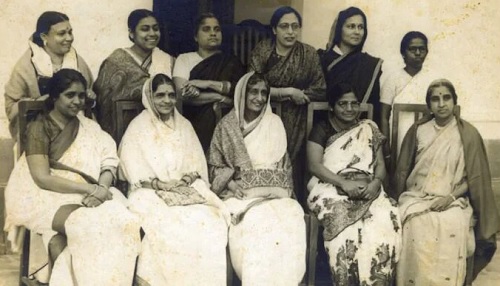 भारतीय महिलाओं का राष्ट्र विकास में योगदान का विश्लेषणात्मक  अध्ययन (1975 से 2010)